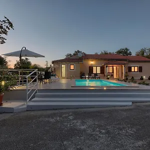 Liberat - Roj414 By Interhome Pazin
